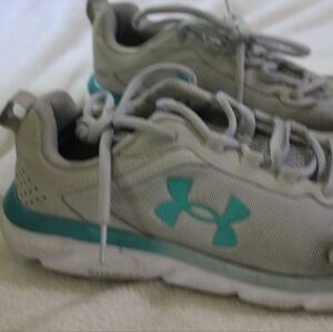 Woman's Under armour shoes